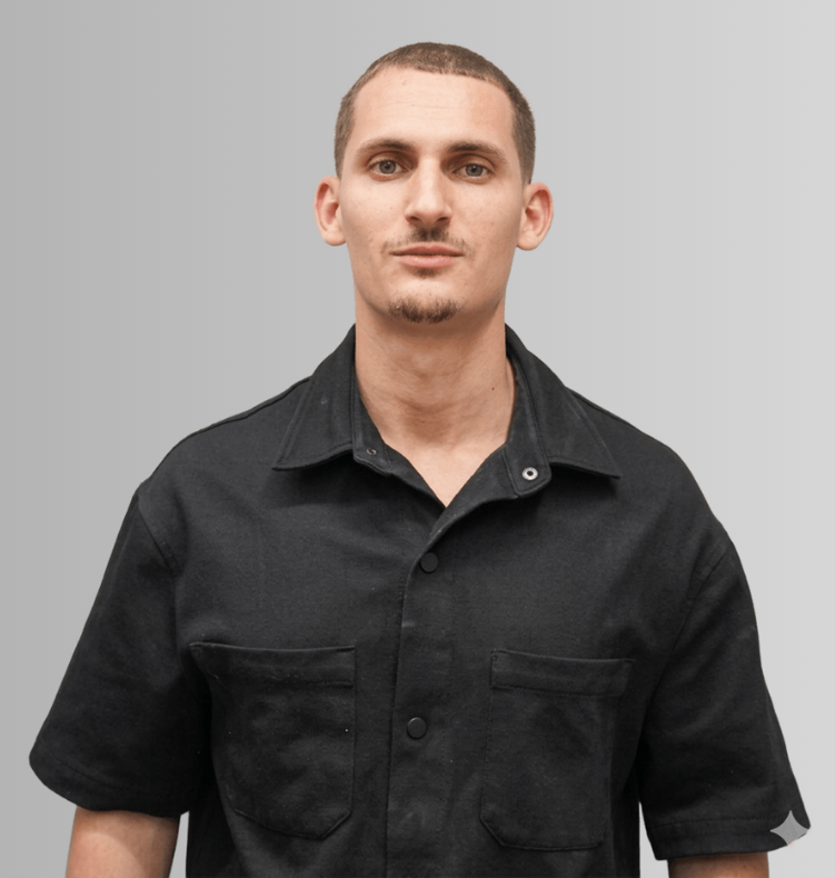 الأستاذ علي الحشاني